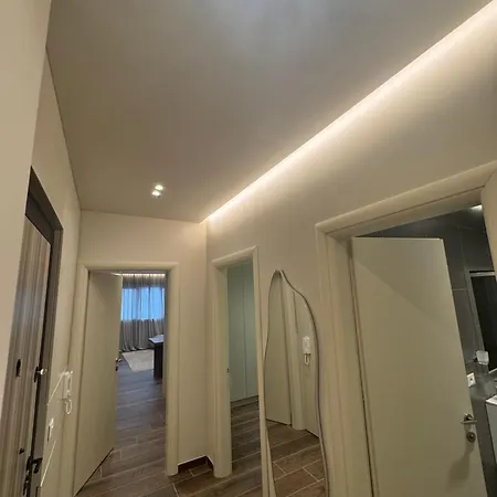 At New Bazaar * טיראנה